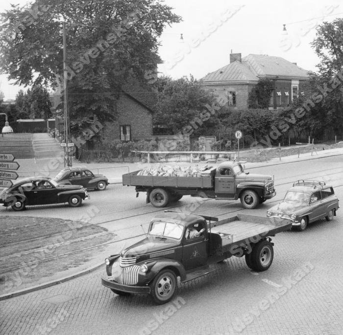 Rondellen vid Lundavägen tv och Fredsgatan i Malmö 1955..jpg