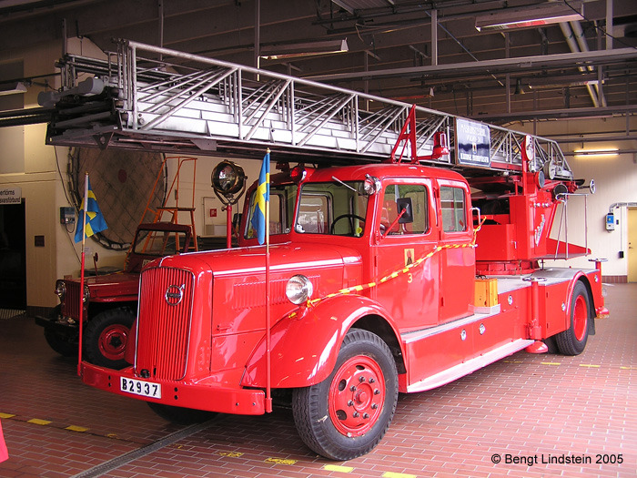 Volvo LV293 - 1938 - FBE967 (B2937) - 01 - Södertörns Brandkår - Huddinge.JPG