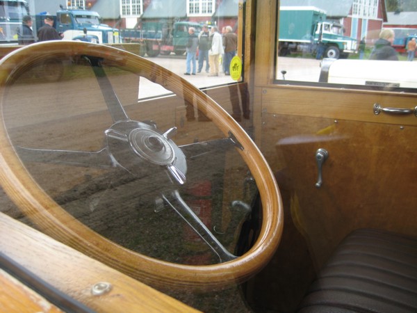 oldvolvo.jpg