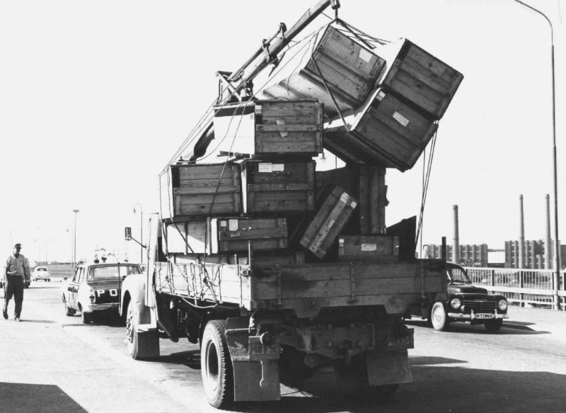 Osäker last på Sjölundaviadukten i Malmö 1967.JPG