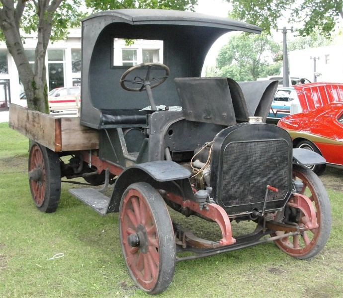 Menominee - 1915 - 9341308-900-0 - Hemmings Motor News 2011.JPG