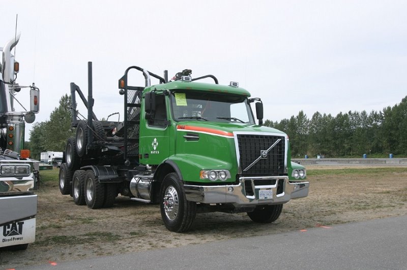 Dennis-Ruttan Volvo VHD.jpg