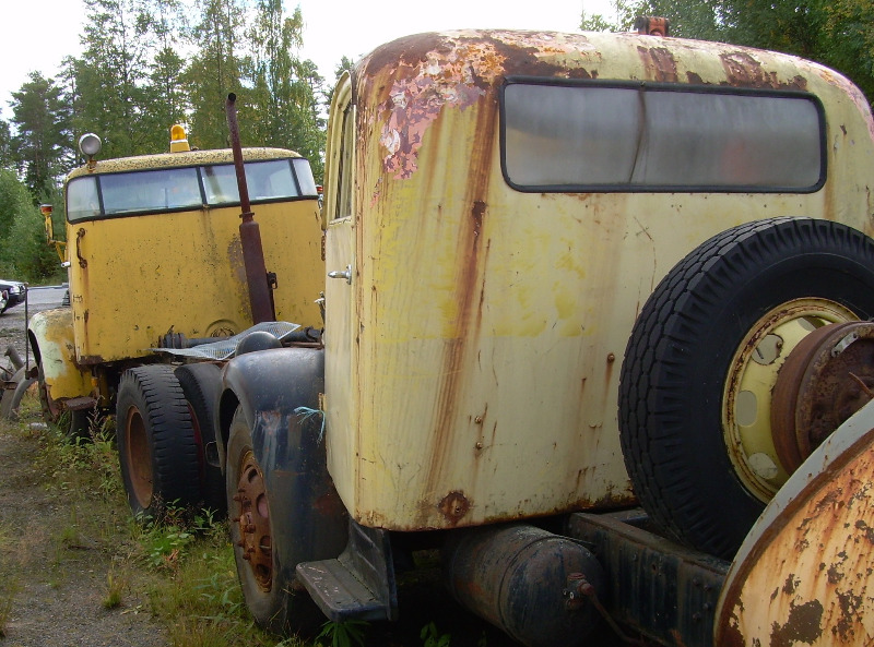 Nyströmhytter årsmodell 1953 & 1948 sittande på Scania-Vabis L51 resp 2L12.JPG