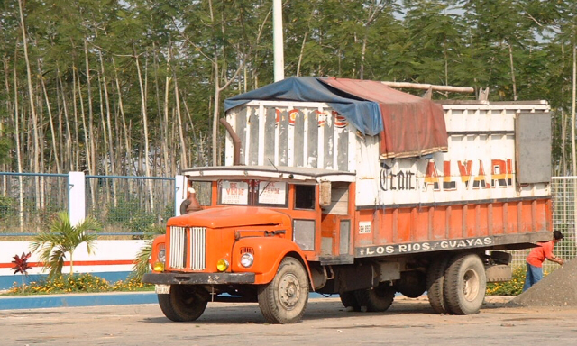 Scania-Vabis L75 - Outside Balzar - Ecuador - LowRes.JPG