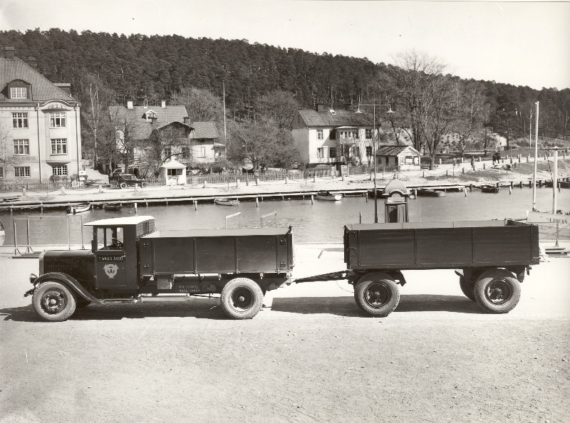 Scania-Vabis med släp - 1930-tal - T Walls Åkeri.JPG