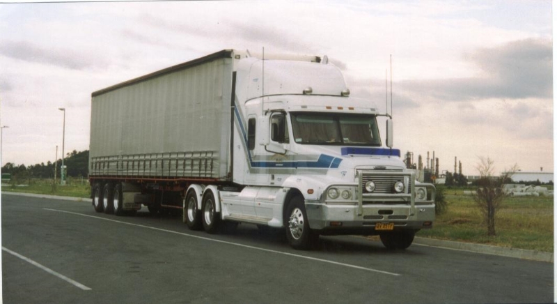 Freightliner Conv.BrisbaneAus.LM.jpg