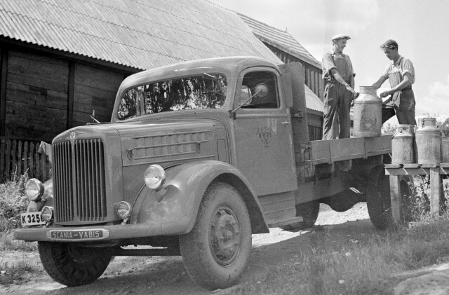 Sc-V 2L10 - Ch # 77317 - Skärm med kupad profil.JPG