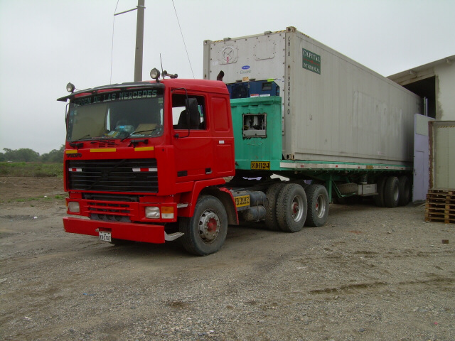 Volvo F12 - YD2107 - 01LR - Olmos - Peru.JPG