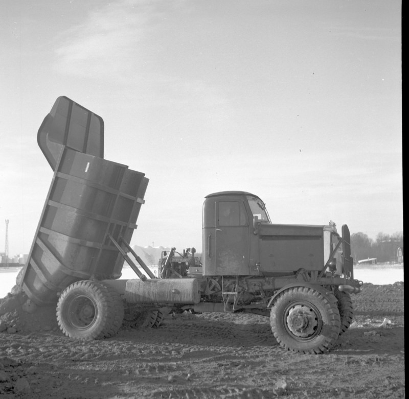 XLM.CL009641-2 - Dumper vid Fredriksskans 1953.jpg