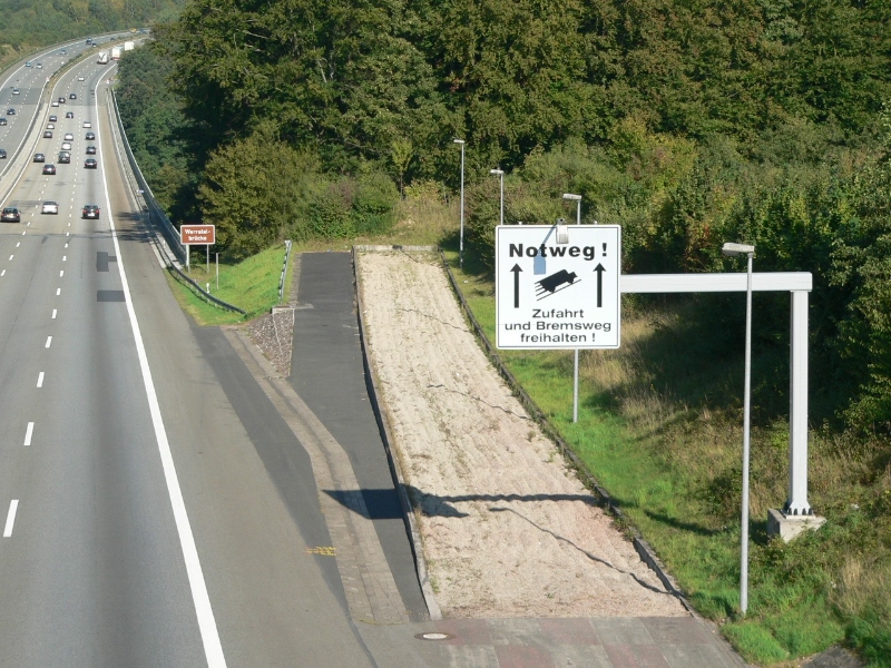 A7-Notbremsweg[1].jpg