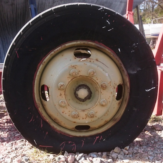 Punktering höger fram DSC_1135_ds.JPG