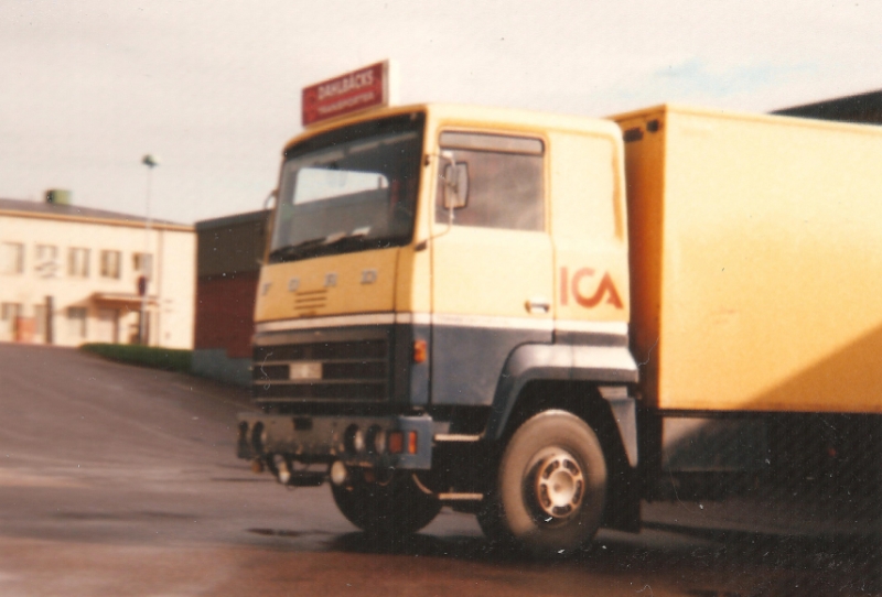 10;an, en Ford Transcontinental, vid ICA i Malung, 1980.jpg