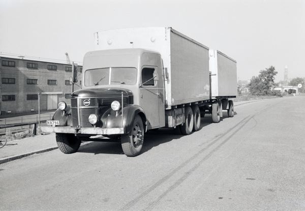 Volvo LV143 DLF - 1946 - Sandström-Nilsson-Lindborg Hbg - Skrotad November 1949 - Carlotta 7406-2008_1.JPG