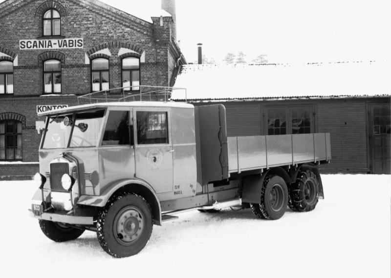 Scania-Vabis 3556 Boggie - 1933 - Motornr 5551 - B33 - Sedan Br Ahlgrens Åkeri Älmhult.JPG