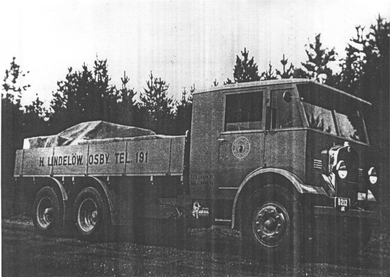 Scania-Vabis 3556 Bulldog Boggie - 1933 - Motornr 5403 - Lindelöw - Osby.JPG