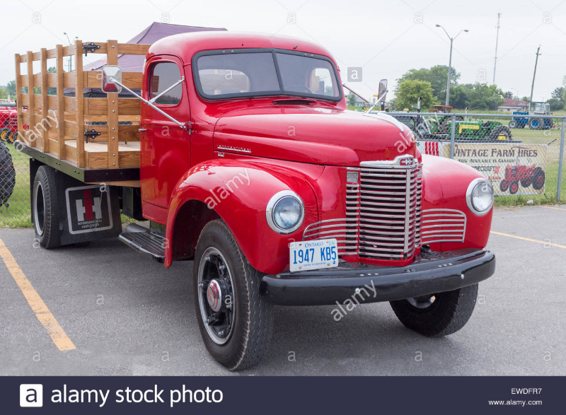 International Harvester KB-5 - 1947 - truck-at-antique-power-show-in-lindsay-ontario-EWDFR7.JPG