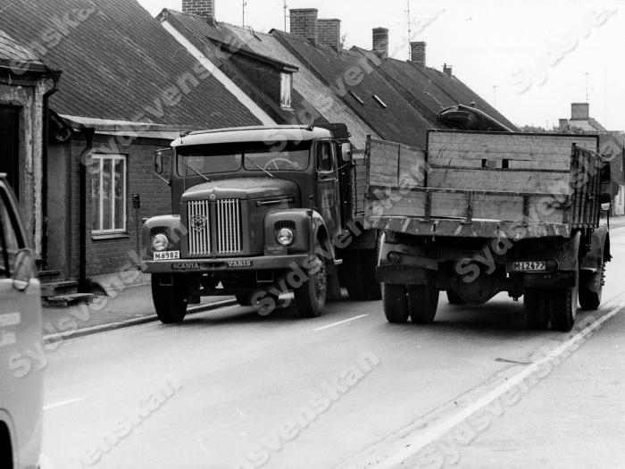 Scania-Vabis LS76S46-213 - 1966 & Volvo L48507 - 1964 - Lomma 1972 - kk140226024.JPG
