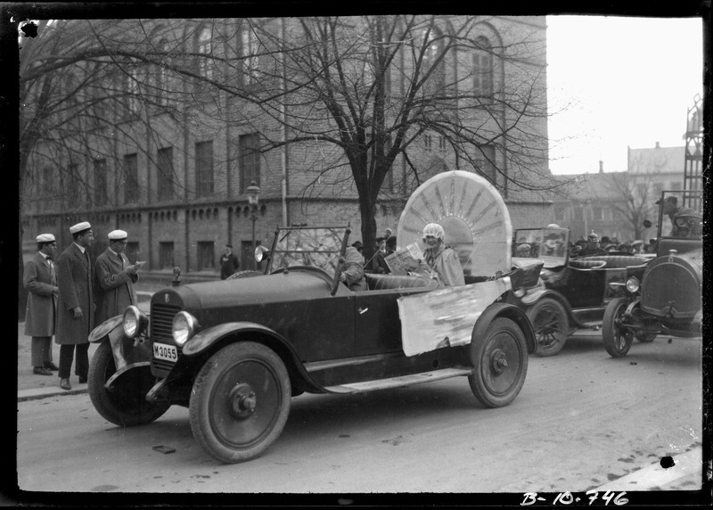 M3055 - Columbia Six - 1920 - Motor # 19381 - Personbil - Lunds Bryggeri - Lundakarnevalen 1924 - Carlotta - B 10746.jpg