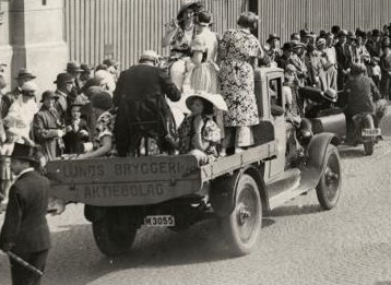 M3055 - Columbia Six - 1920 - Motor # 19381 - Lätt LB - Lunds Bryggeri - Lundakarnevalen 1934 - Carlotta - ROO 015474 (Beskuren).jpg