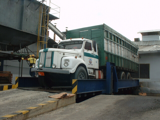 Scania LT111S - EAO863 - Vinces - Ecuador.JPG