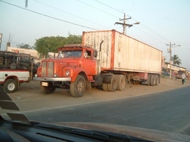 Scania LT110 - PFP545 - Between Guayaquil and Vinces - Ecuador.JPG