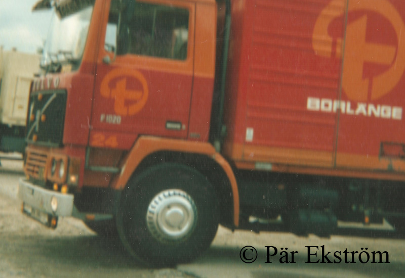 24,an någonstans utanför Gävle, sommaren 1981, beskuren navkapsel.jpg