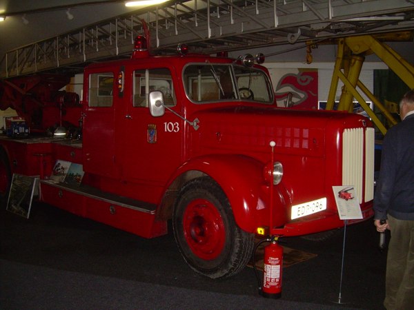 Scania-Vabis L23 - 1949 - S906 (EDP096) - 09LR - Zandbergen - Holland.JPG