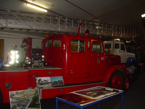Scania-Vabis L23 - 1949 - S906 (EDP096) - 12LR - Zandbergen - Holland.JPG