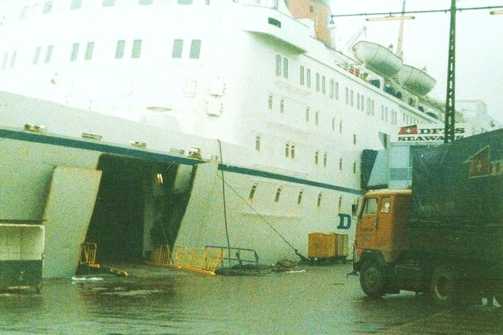 Th. Pedersen kører ombord på Kong Olav.jpg