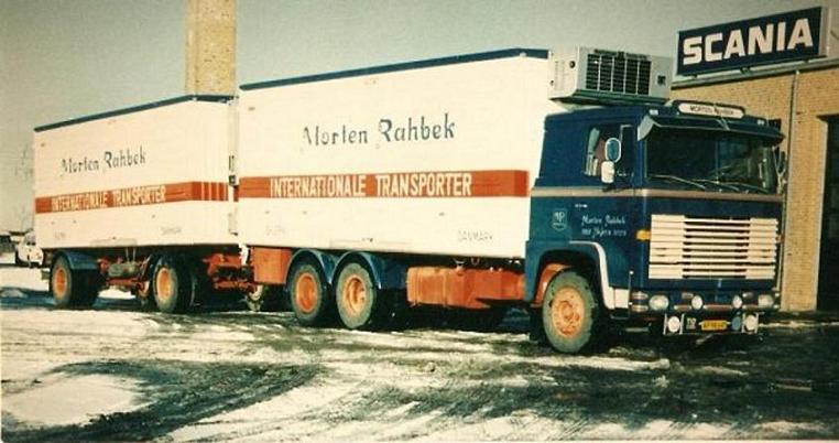 en af de tidlige Scaniaer med små spejle.jpg