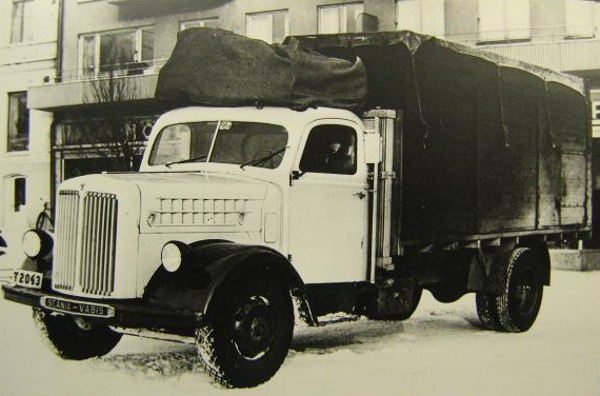 Scania-Vabis L13 - 1944 - T2043 - Örebro Läns Slakteriförening - Örebro - LR.JPG