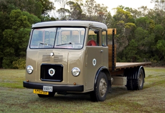 Scania-Vabis B22 - 1946 - VABI5 - Tasmania - Australia.JPG