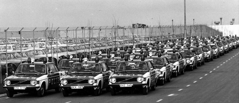 36-Volvo-144-'73.jpg
