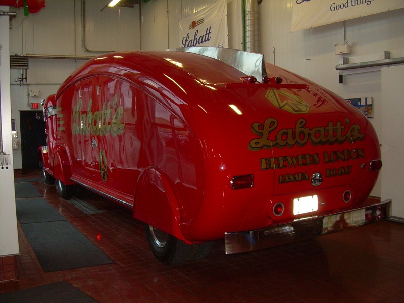 White - 1947 - Labatt Streamliner - 08.JPG