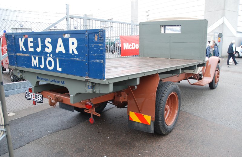 Scania-Vabis 32517 - 1932 - SKY082 - 07 - Börjessons - Kristianstad - LR.JPG