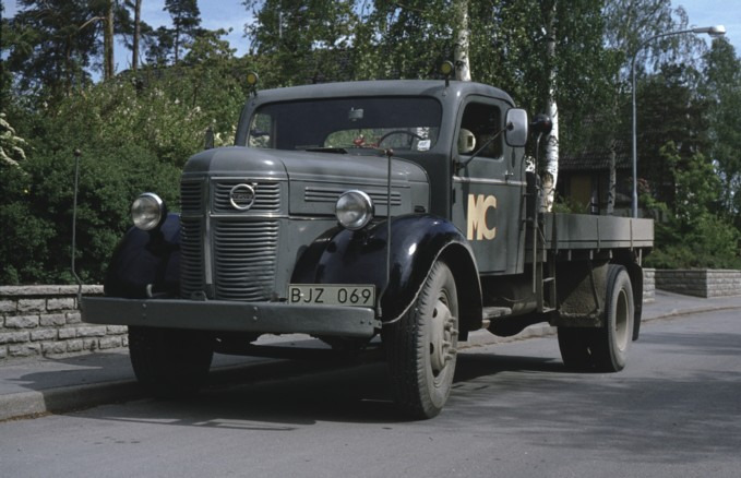 AW 1976 22A017.jpg