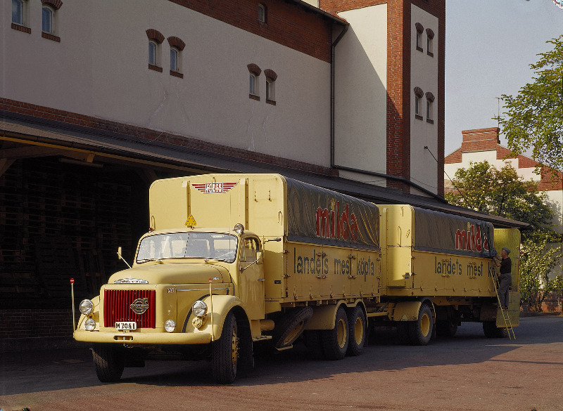 M7041 - Volvo L49528 Turbo - 1963 - Ch # 2818 - Margarinbolaget - (Förut A2476 - Sedan C2411).JPG