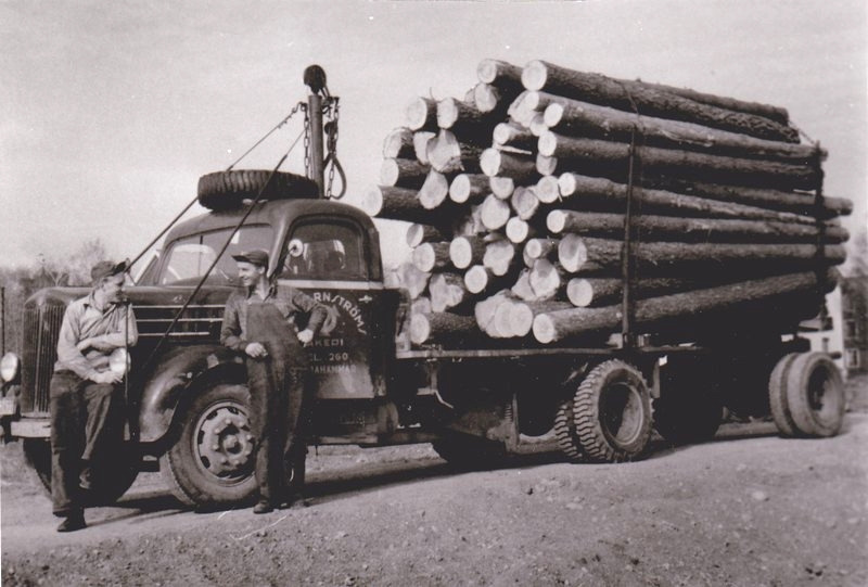 Scania-Vabis 2L12 - 1948 - U1471 - 01 - Kvarnströms Åkeri - Surahammar.JPG