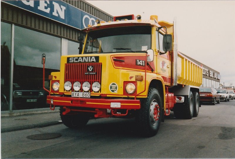 Scania LS 141S42 Sörling lätt vid lev hos Wahlstedts Motala.Foto Stig Pettersson.jpg
