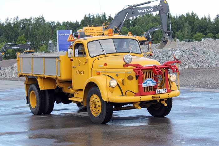 VolvoTitanLJ01.jpg