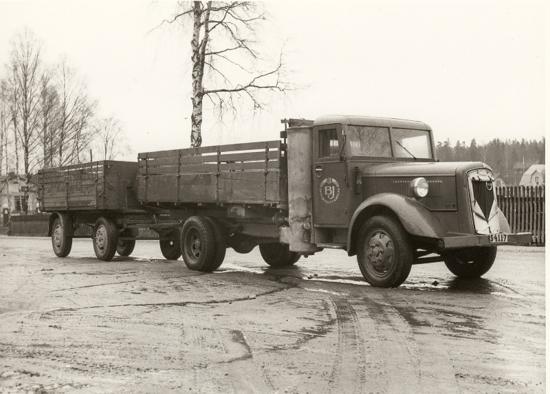 S4117 - Volvo LV80 eller LV90 med släpvagn.jpg