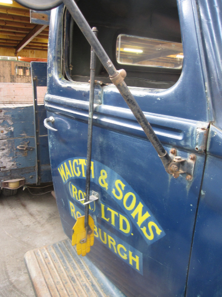 Ford 01 TF V8 - 1940 - H2981 - Nya Zeeland.JPG