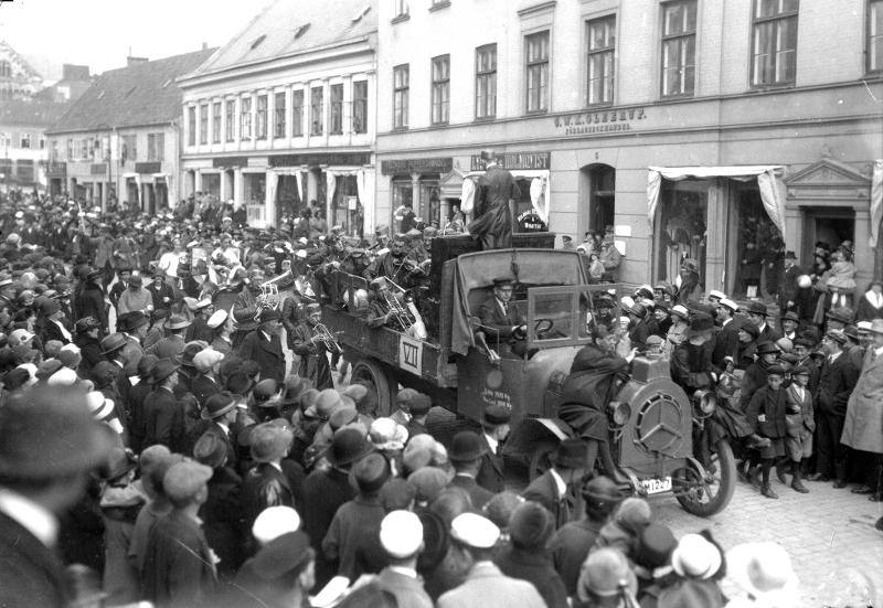 M1227 - Polyphon Musikwerke med Solex-kylare - 191x - Ch & Motor # Okänt - Lunds Mekaniska Verkstad - Lundakarnevalen - Carlotta - B 10744.jpg