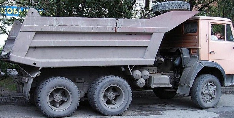 russisk Kamaz med asfalt august 2008.jpg