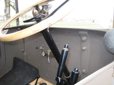 oldscaniacockpit.jpg