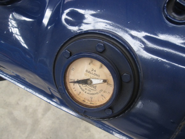 Leyland Comet 90 ECO21R - 1953 - Ch # 523217 - Bränslemätare LR.JPG