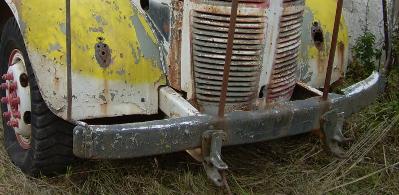 Volvo L249 V - 1952 - Stötfångare.JPG